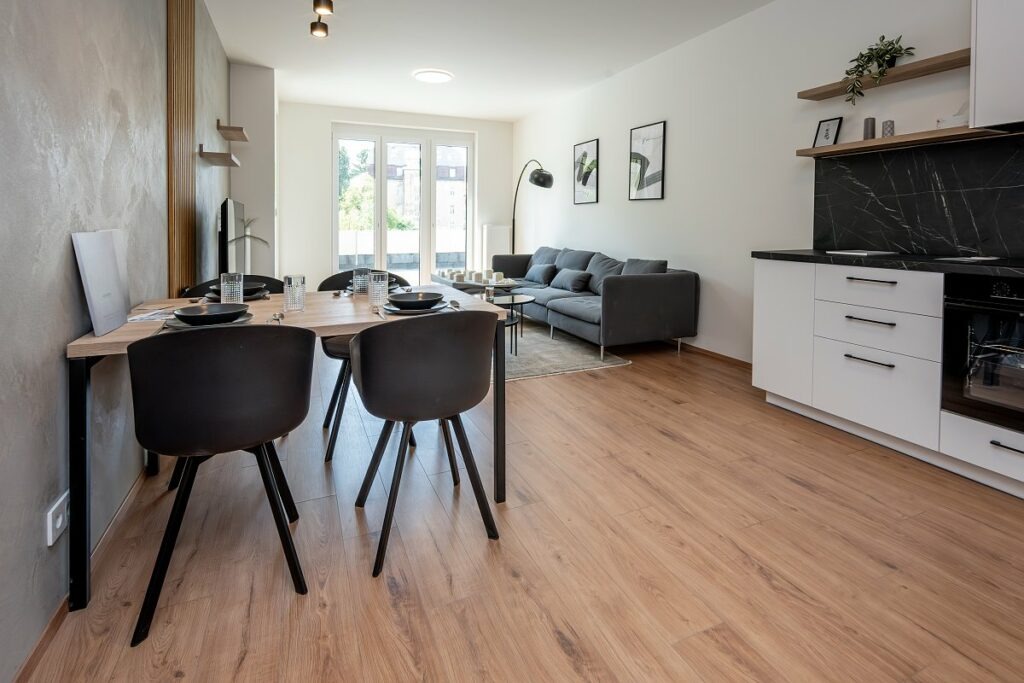 Z22103 2025 08 00012